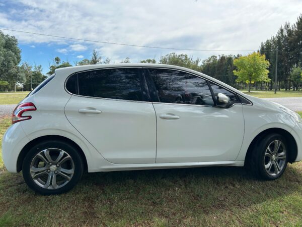 Peugeot 208 2014
