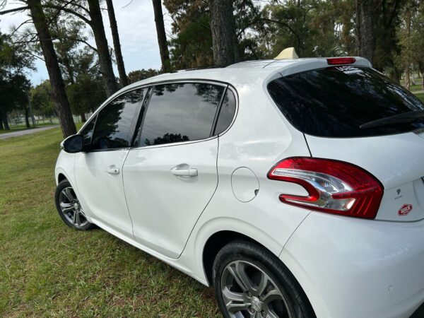 Peugeot 208 2014